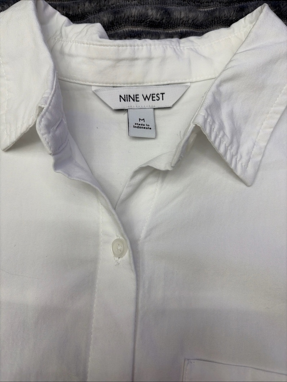 Nine West women’s White Classic Button-Up Shirt